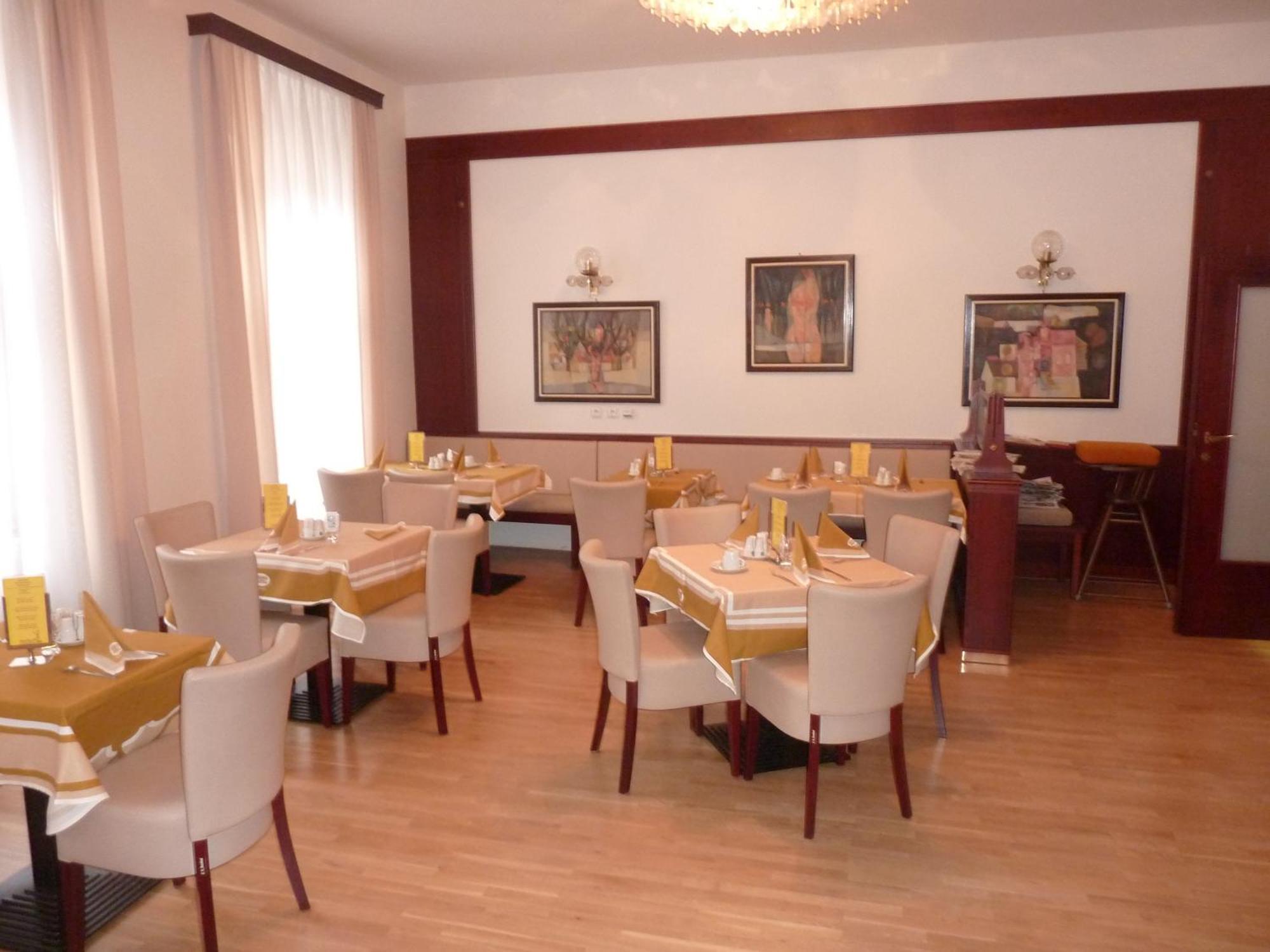 Grandhotel Garni Jihlava Luaran gambar
