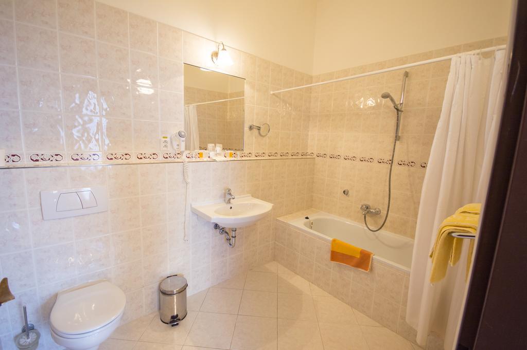 Grandhotel Garni Jihlava Luaran gambar