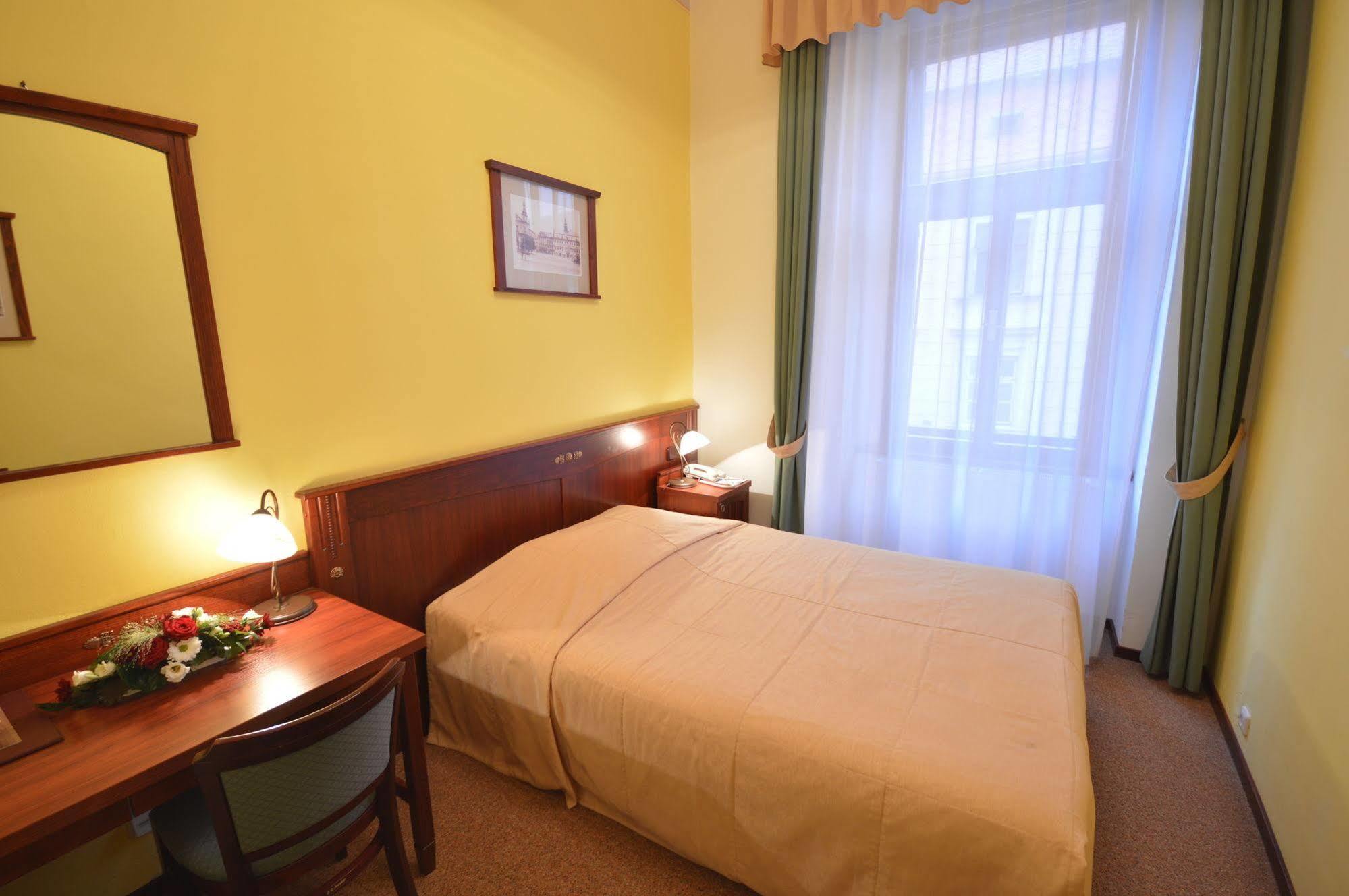 Grandhotel Garni Jihlava Luaran gambar